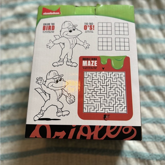 Nickelodeon Oriole bird being slimed - Picture 4 of 5